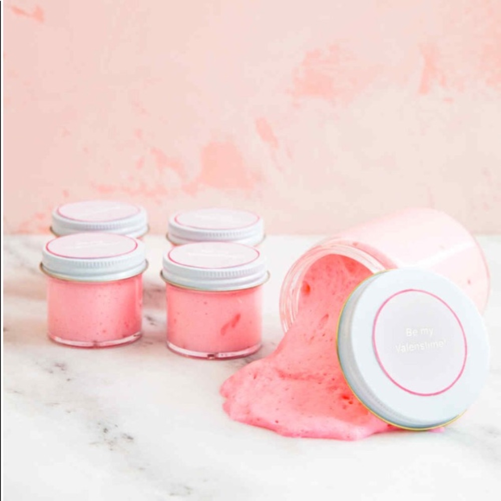 Here is bubble gum fluffy slime!